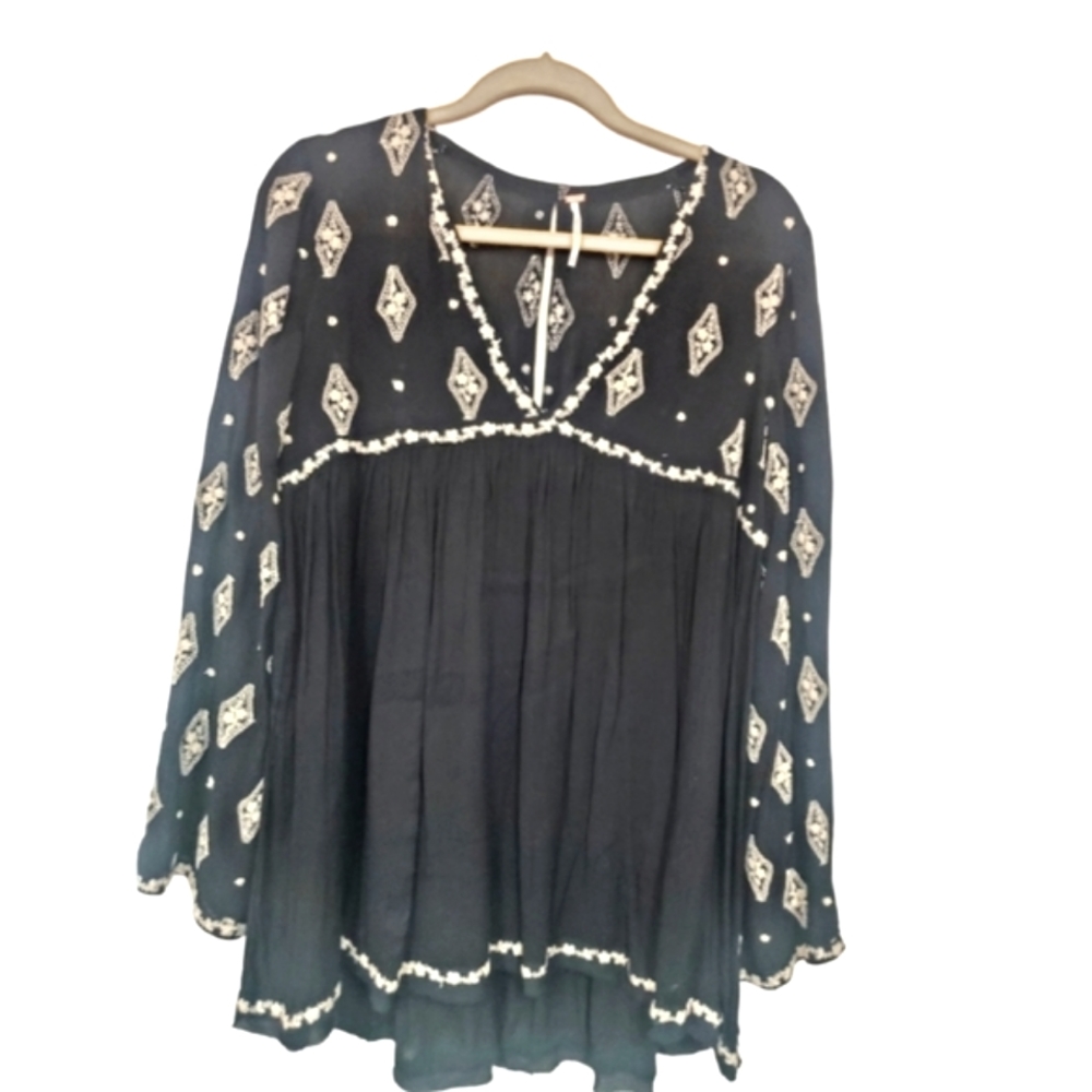 Free People Boho Embroidered BK/WH Tunic Top sz XS. - Picture 2 of 7